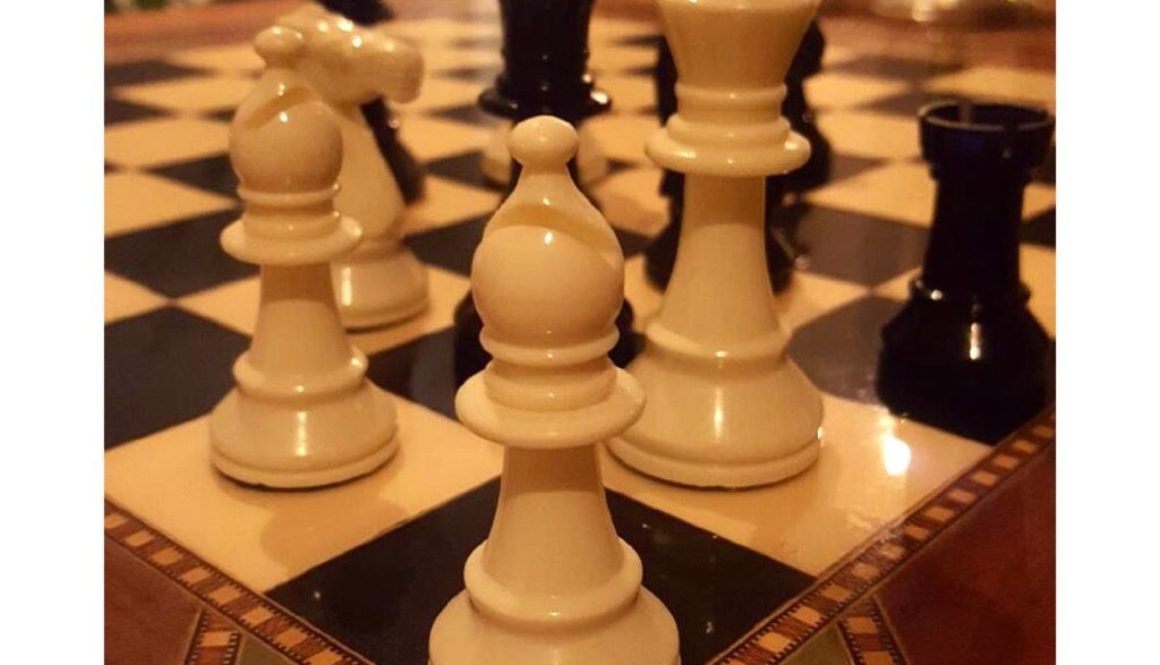 Schackspel tydliggör vikten av goda spelreler